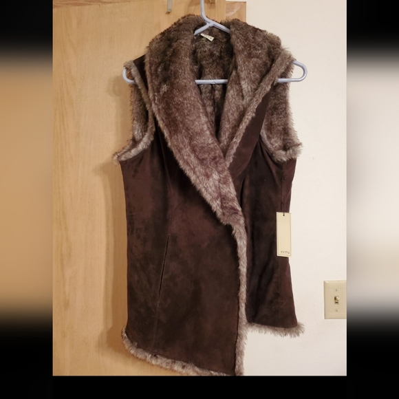 Ecru Suede Vest - Picture 2 of 8